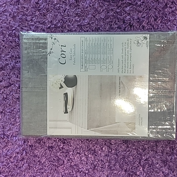 Brand new tablecloth - Picture 3 of 3